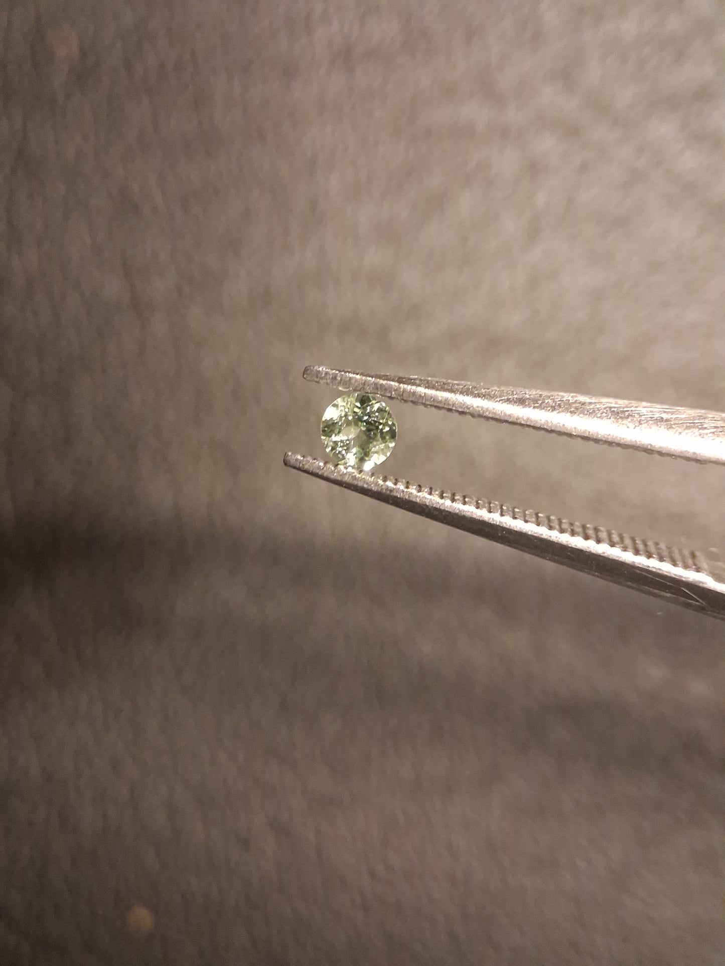 Natural Tourmaline - light green - 2.4 mm - 0.060 ct - round - unheated - Natural Gems Belgium