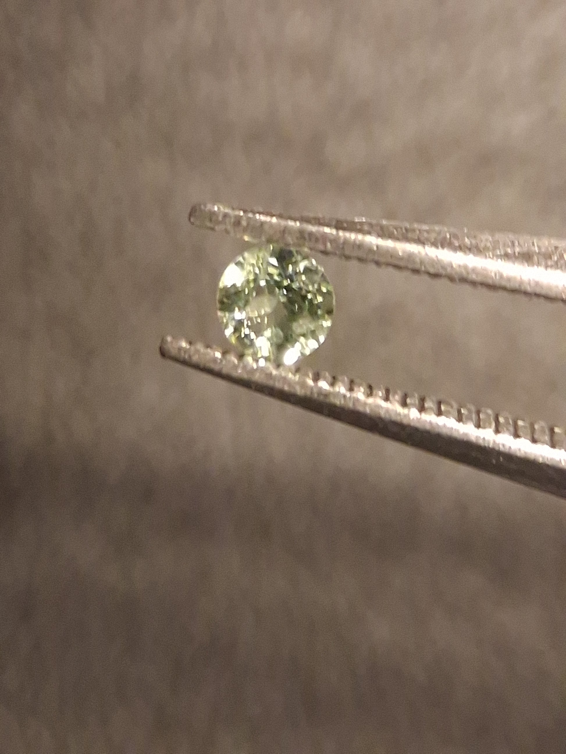 Natural Tourmaline - light green - 2.4 mm - 0.060 ct - round - unheated - Natural Gems Belgium