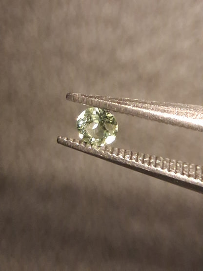 Natural Tourmaline - light green - 2.4 mm - 0.060 ct - round - unheated - Natural Gems Belgium