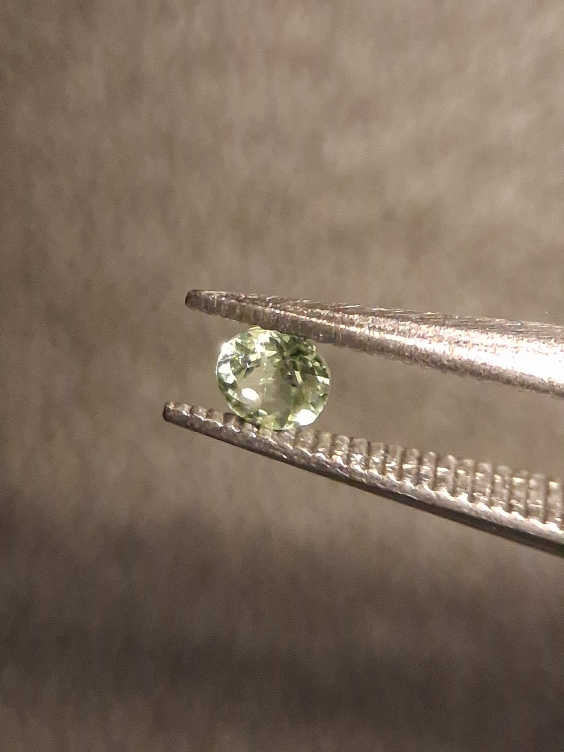 Natural Tourmaline - light green - 2.4 mm - 0.060 ct - round - unheated - Natural Gems Belgium