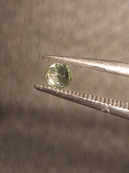 Natural Tourmaline - light green - 2.4 mm - 0.060 ct - round - unheated - Natural Gems Belgium