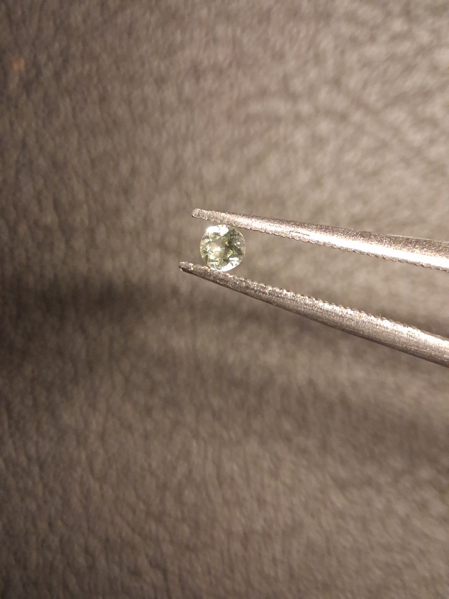 Natural Tourmaline - light green - 2.4 mm - 0.059 ct - round - unheated - Natural Gems Belgium