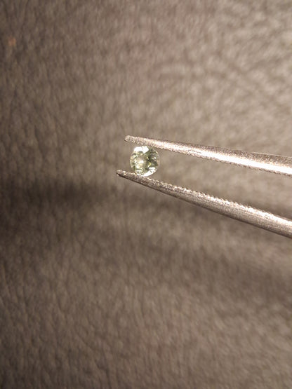 Natural Tourmaline - light green - 2.4 mm - 0.059 ct - round - unheated - Natural Gems Belgium