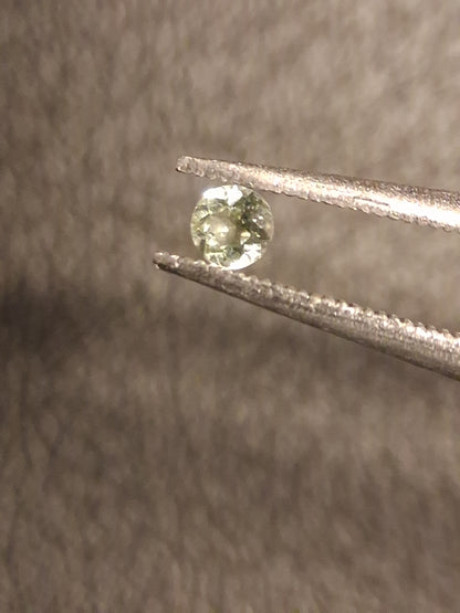 Natural Tourmaline - light green - 2.4 mm - 0.059 ct - round - unheated - Natural Gems Belgium