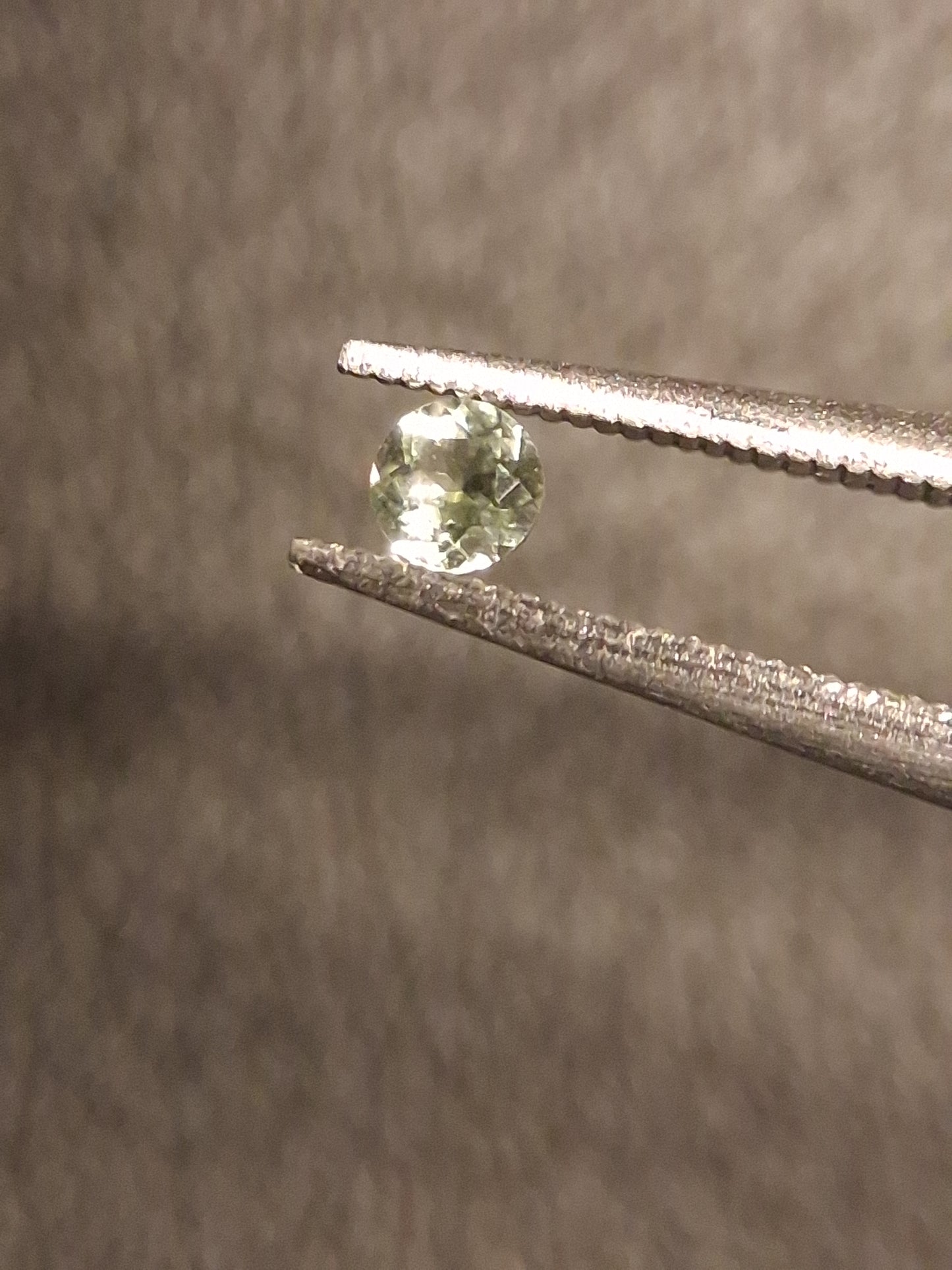 Natural Tourmaline - light green - 2.4 mm - 0.059 ct - round - unheated - Natural Gems Belgium