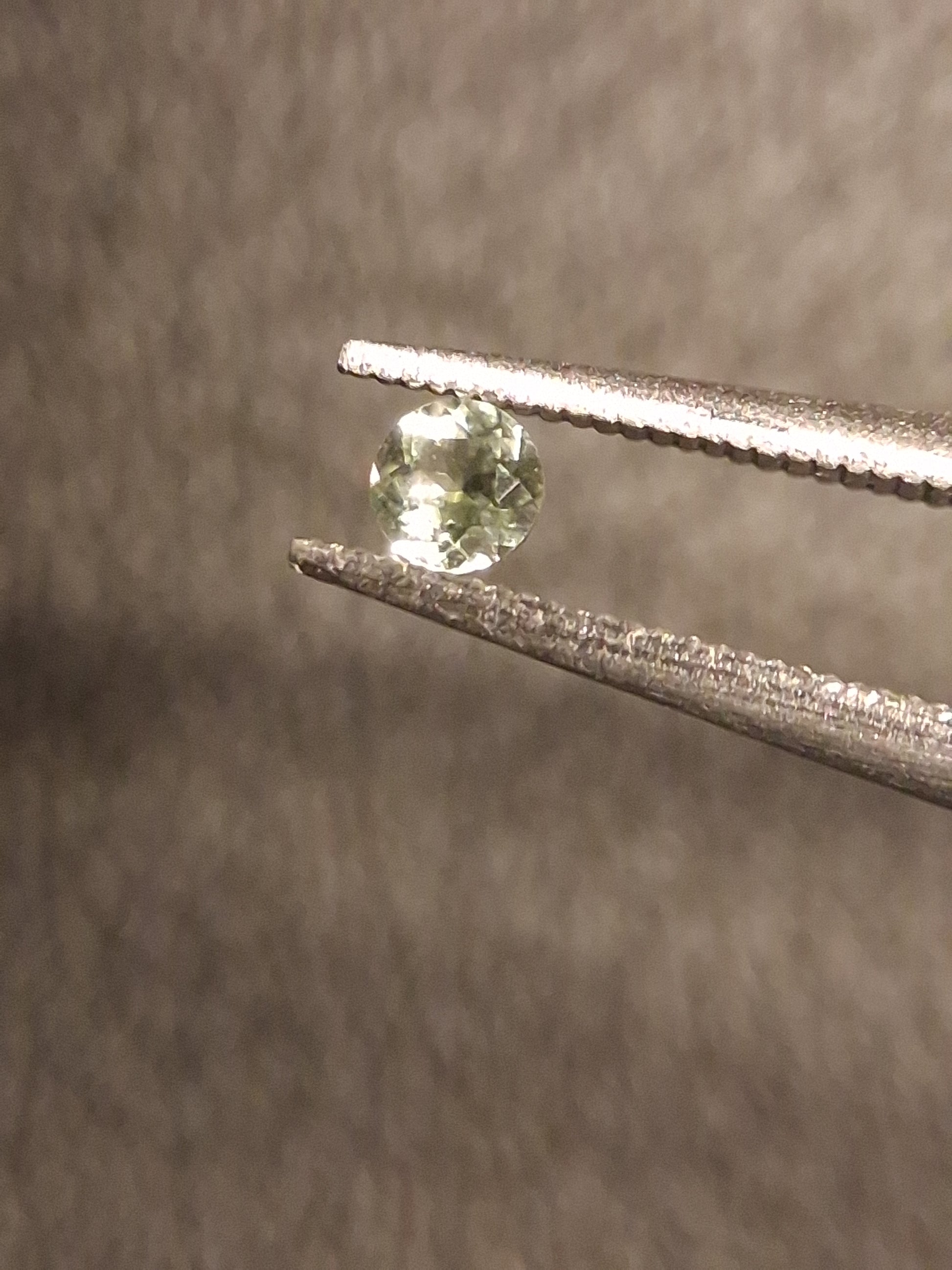 Natural Tourmaline - light green - 2.4 mm - 0.059 ct - round - unheated - Natural Gems Belgium