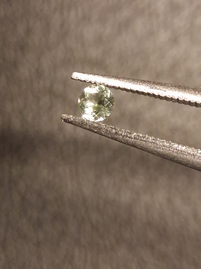 Natural Tourmaline - light green - 2.4 mm - 0.059 ct - round - unheated - Natural Gems Belgium