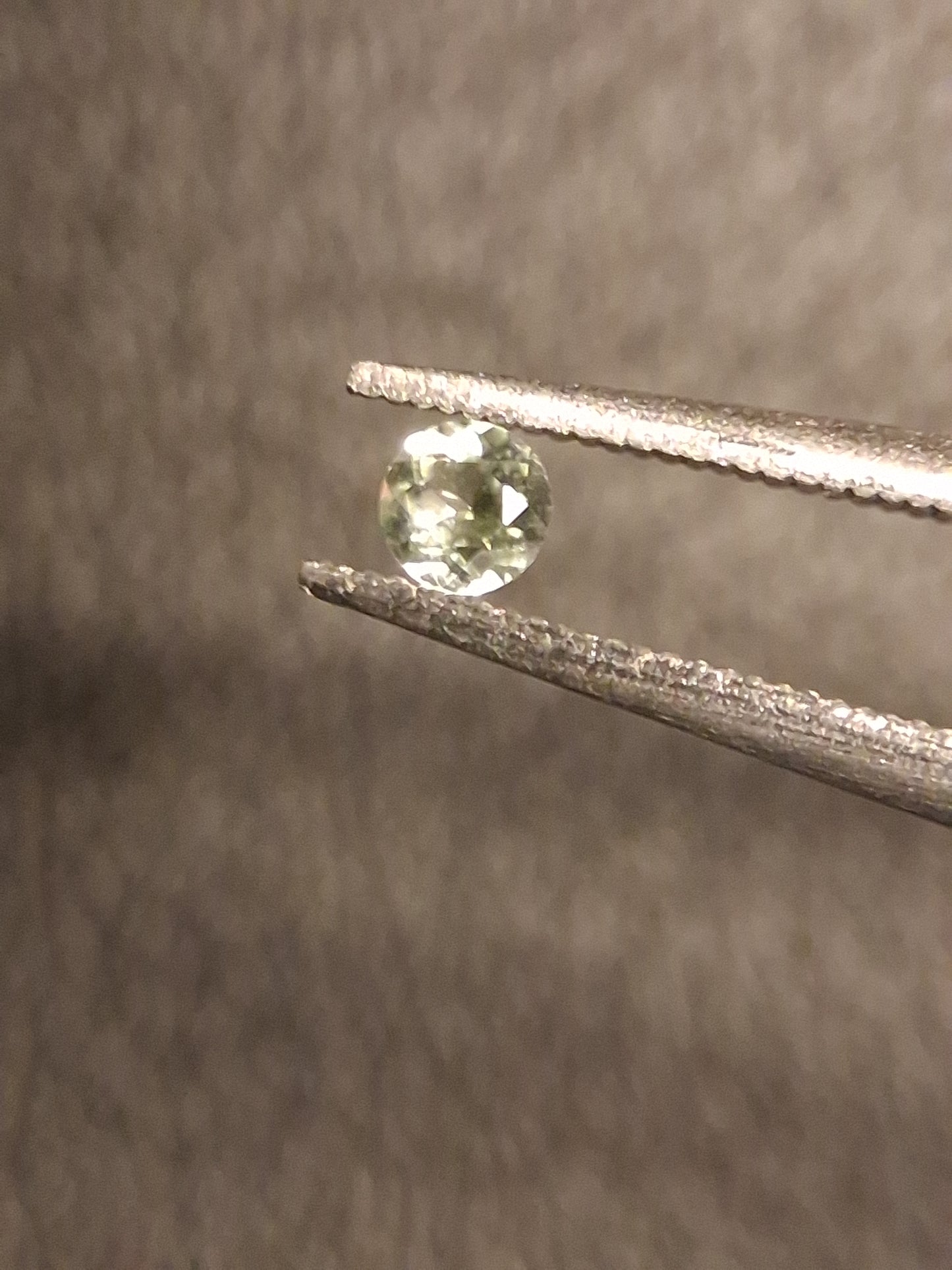 Natural Tourmaline - light green - 2.4 mm - 0.059 ct - round - unheated - Natural Gems Belgium