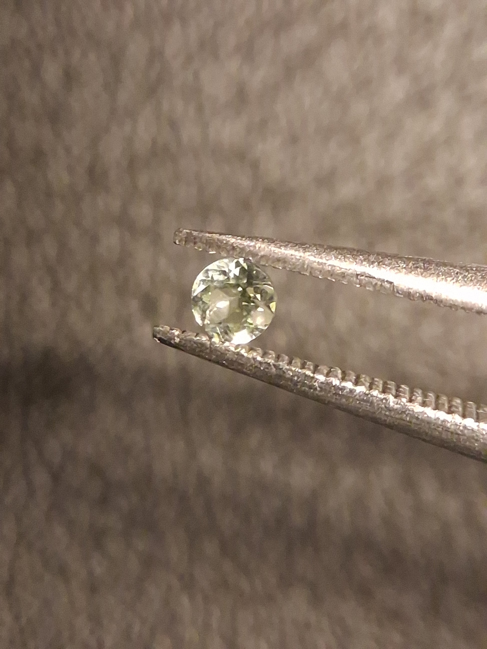 Natural Tourmaline - light green - 2.4 mm - 0.059 ct - round - unheated - Natural Gems Belgium