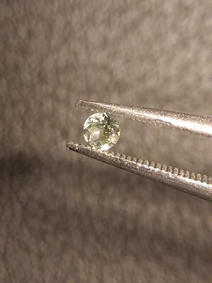 Natural Tourmaline - light green - 2.4 mm - 0.059 ct - round - unheated - Natural Gems Belgium