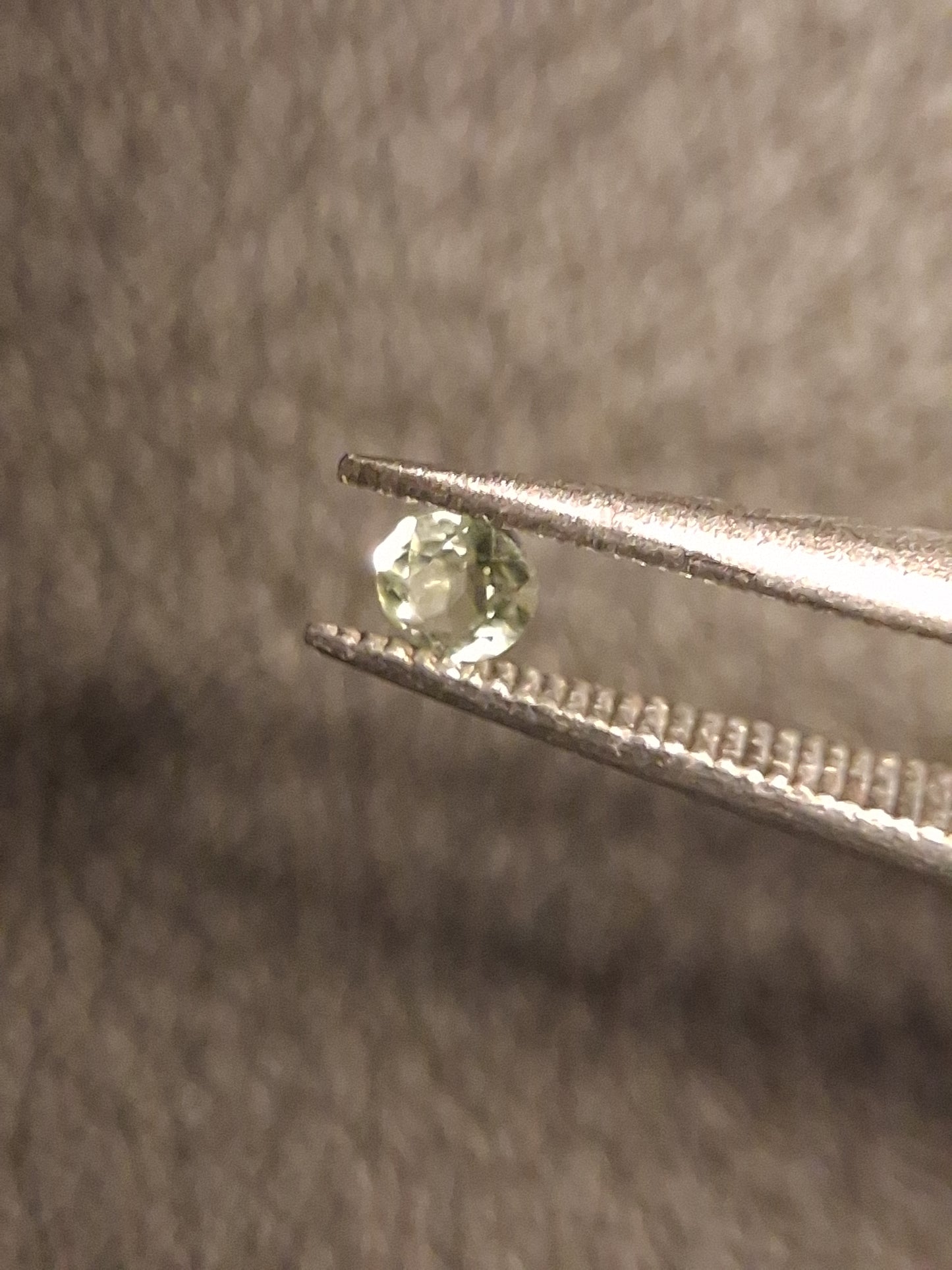 Natural Tourmaline - light green - 2.4 mm - 0.059 ct - round - unheated - Natural Gems Belgium