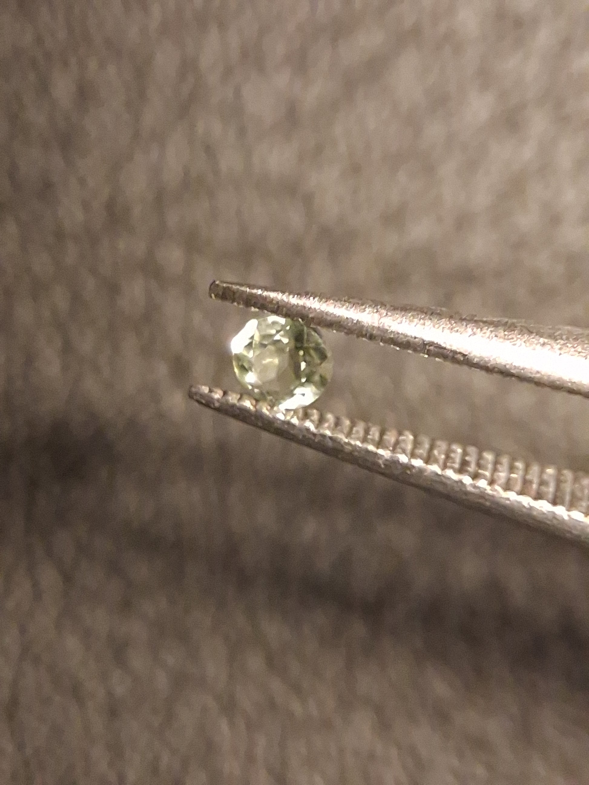 Natural Tourmaline - light green - 2.4 mm - 0.059 ct - round - unheated - Natural Gems Belgium