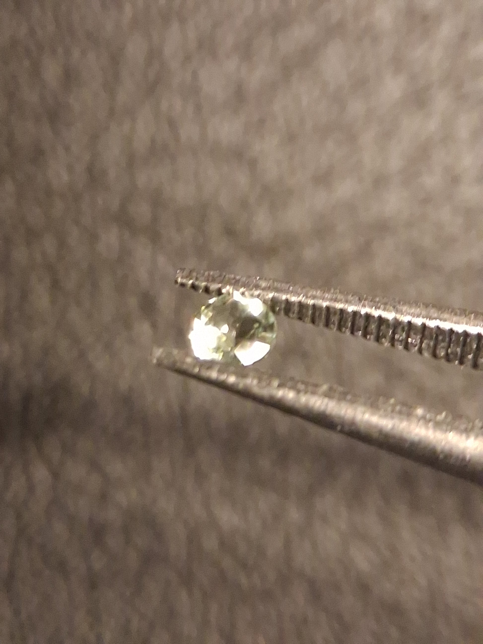 Natural Tourmaline - light green - 2.4 mm - 0.059 ct - round - unheated - Natural Gems Belgium