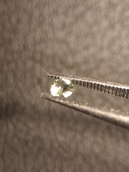 Natural Tourmaline - light green - 2.4 mm - 0.059 ct - round - unheated - Natural Gems Belgium