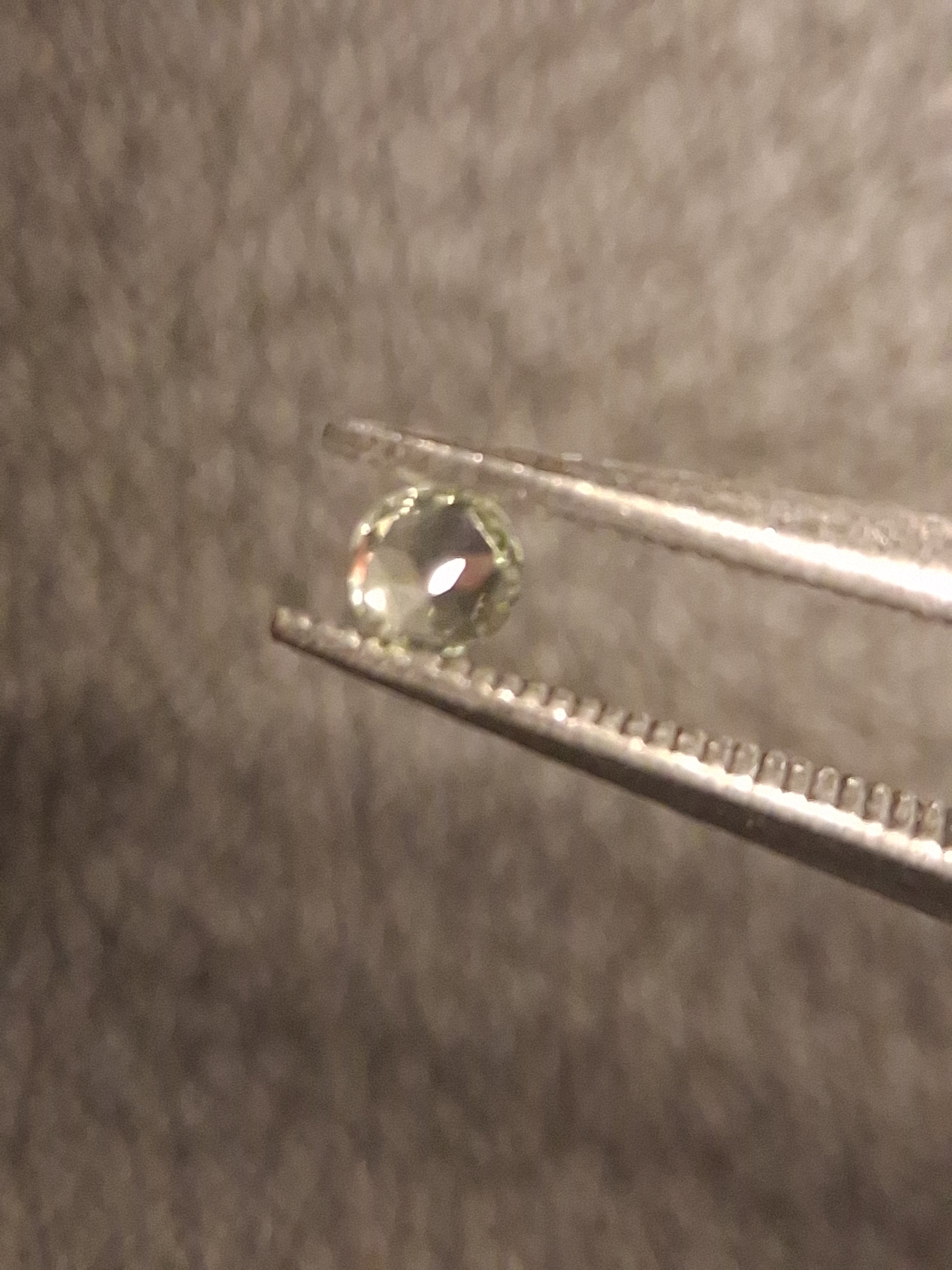 Natural Tourmaline - light green - 2.4 mm - 0.059 ct - round - unheated - Natural Gems Belgium