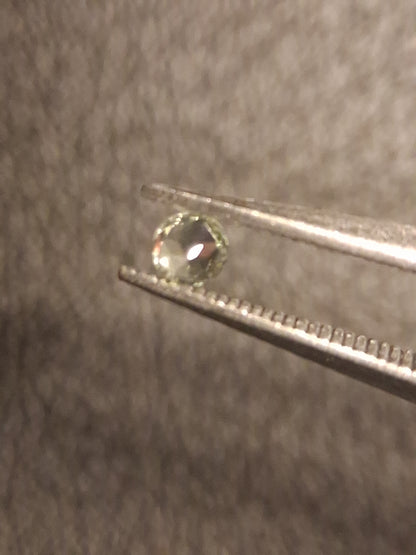 Natural Tourmaline - light green - 2.4 mm - 0.059 ct - round - unheated - Natural Gems Belgium