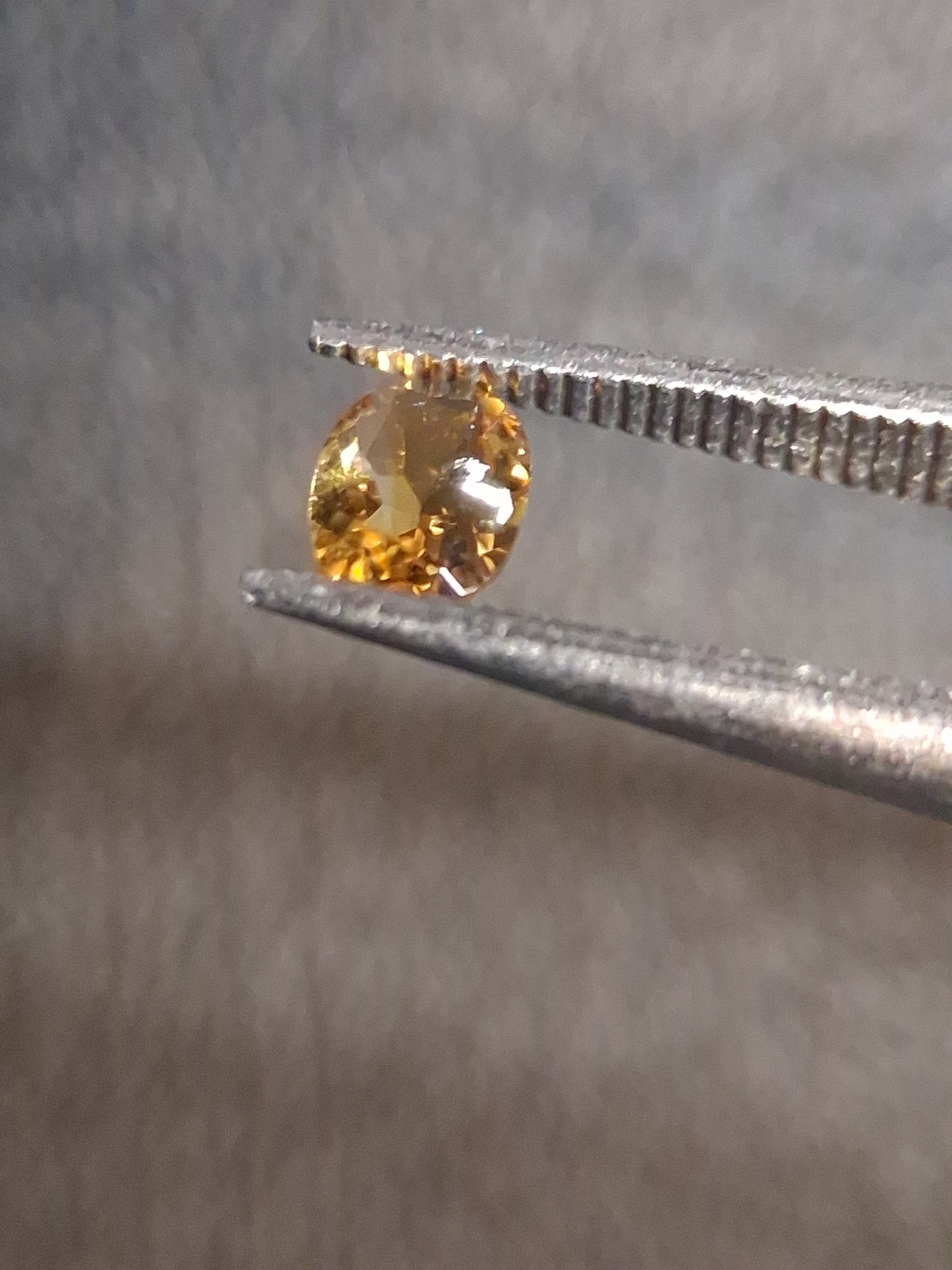 Natural Citrine Gemstone – Faceted Oval Cut 3x4 mm Golden Yellow | Loose Citrine Stone - Natural Gems Belgium