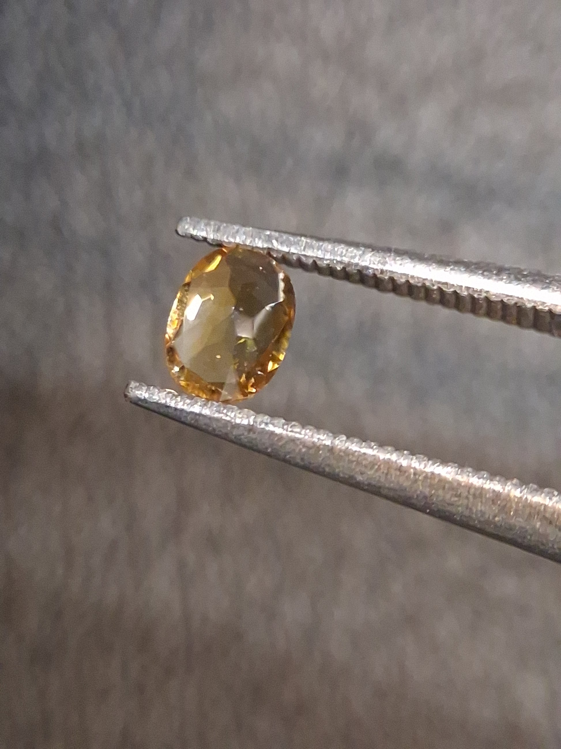 Natural Citrine Gemstone – Faceted Oval Cut 3x4 mm Golden Yellow | Loose Citrine Stone - Natural Gems Belgium