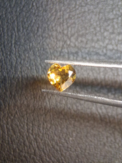 Natural Citrine Gemstone – Faceted Heart Cut 6x6 mm Yellow | Loose Citrine Stone - Natural Gems Belgium
