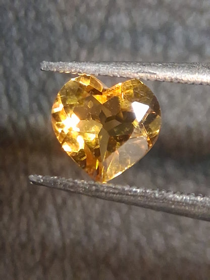 Natural Citrine Gemstone – Faceted Heart Cut 6x6 mm Yellow | Loose Citrine Stone - Natural Gems Belgium