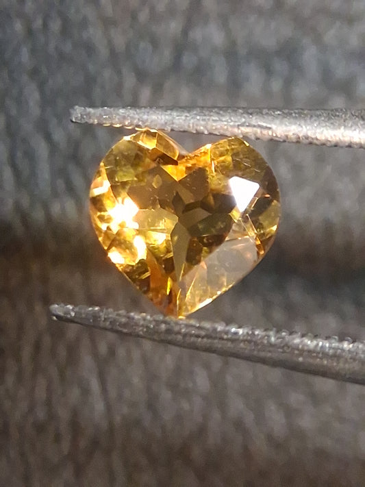 Natural Citrine Gemstone – Faceted Heart Cut 6x6 mm Yellow | Loose Citrine Stone - Natural Gems Belgium