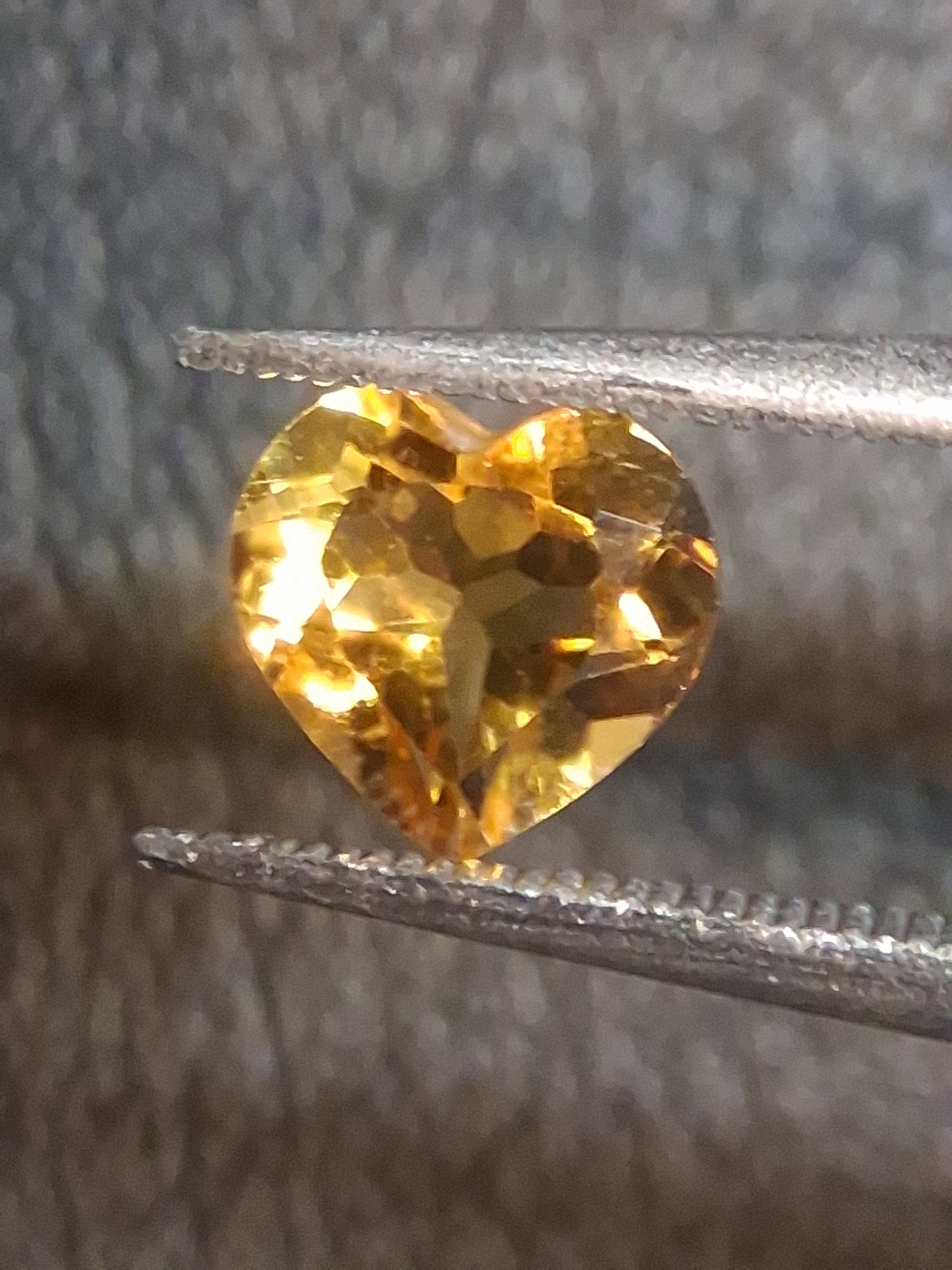 Natural Citrine Gemstone – Faceted Heart Cut 6x6 mm Yellow | Loose Citrine Stone - Natural Gems Belgium