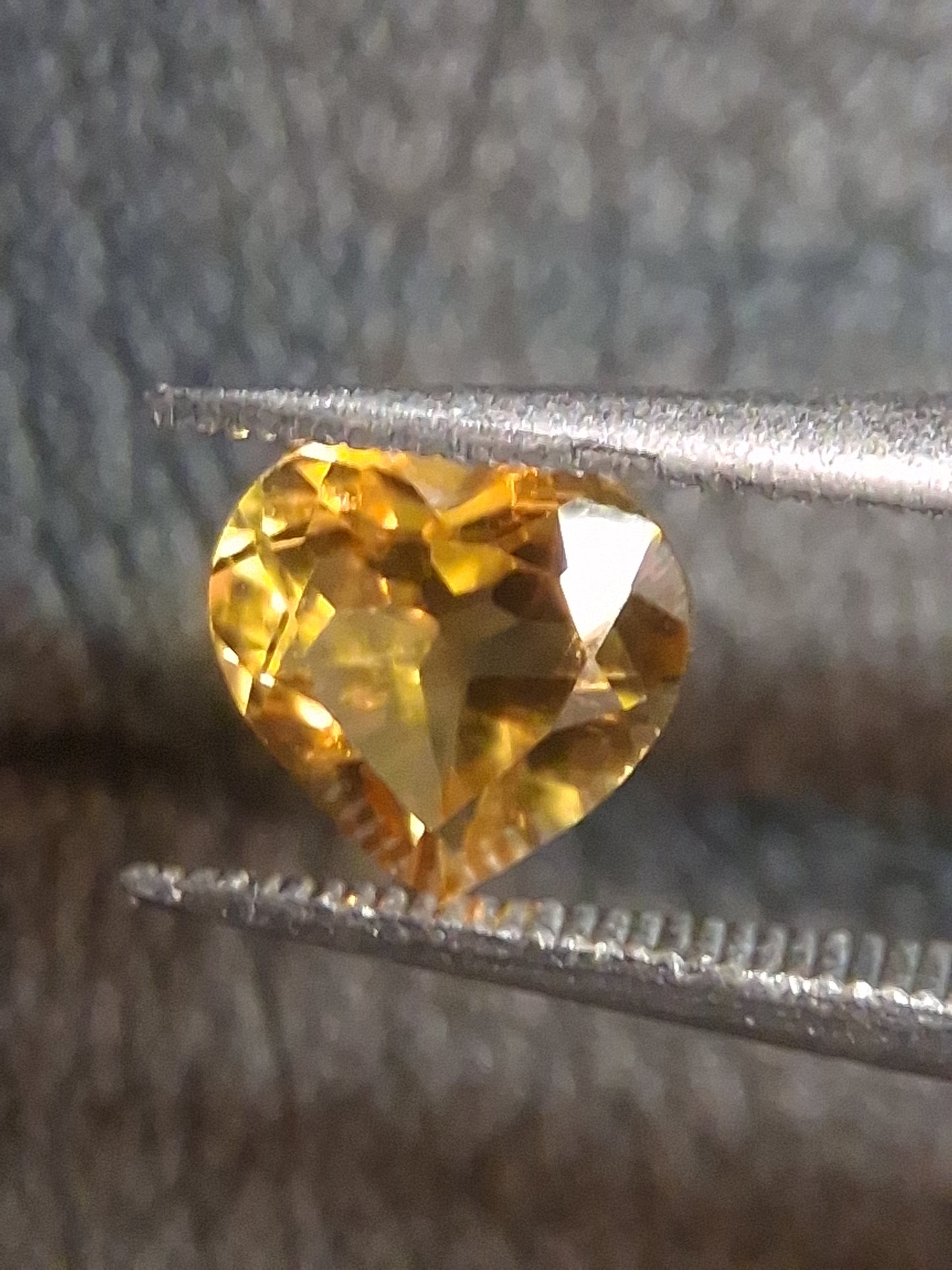 Natural Citrine Gemstone – Faceted Heart Cut 6x6 mm Yellow | Loose Citrine Stone - Natural Gems Belgium