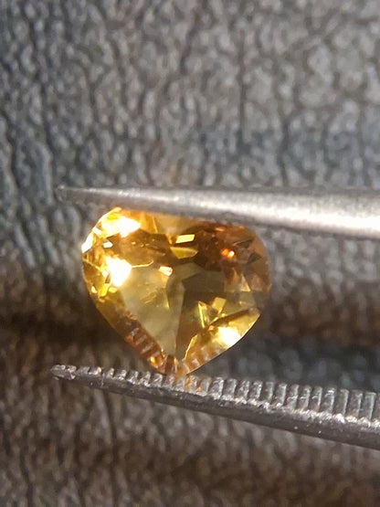 Natural Citrine Gemstone – Faceted Heart Cut 6x6 mm Yellow | Loose Citrine Stone - Natural Gems Belgium