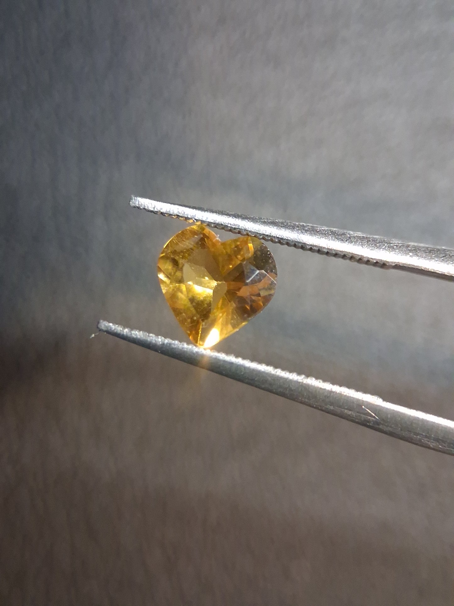 Natural Citrine Gemstone – Faceted Heart Cut 6x6 mm Yellow | Loose Citrine Stone 0.675 ct - Natural Gems Belgium