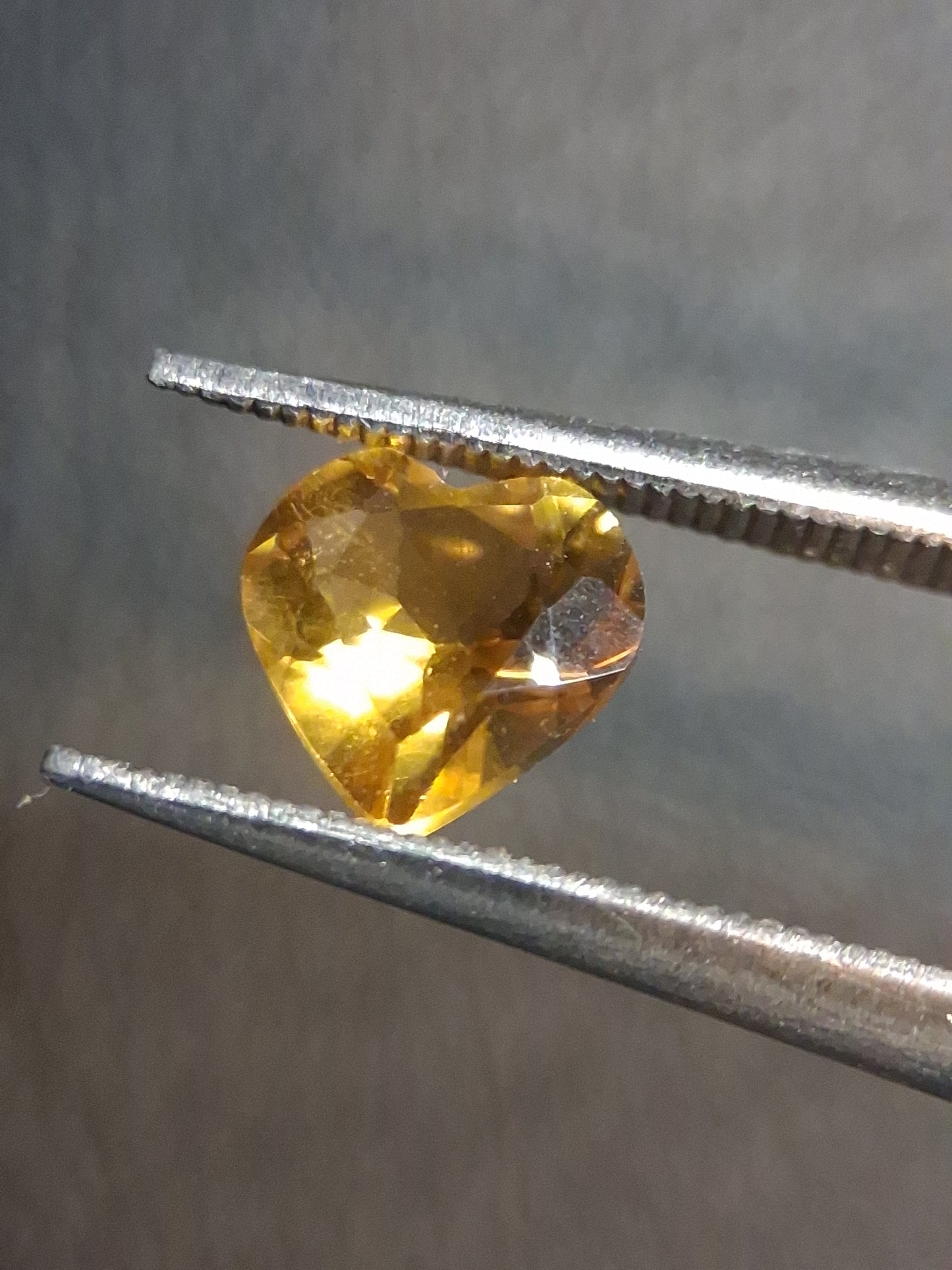 Natural Citrine Gemstone – Faceted Heart Cut 6x6 mm Yellow | Loose Citrine Stone 0.675 ct - Natural Gems Belgium