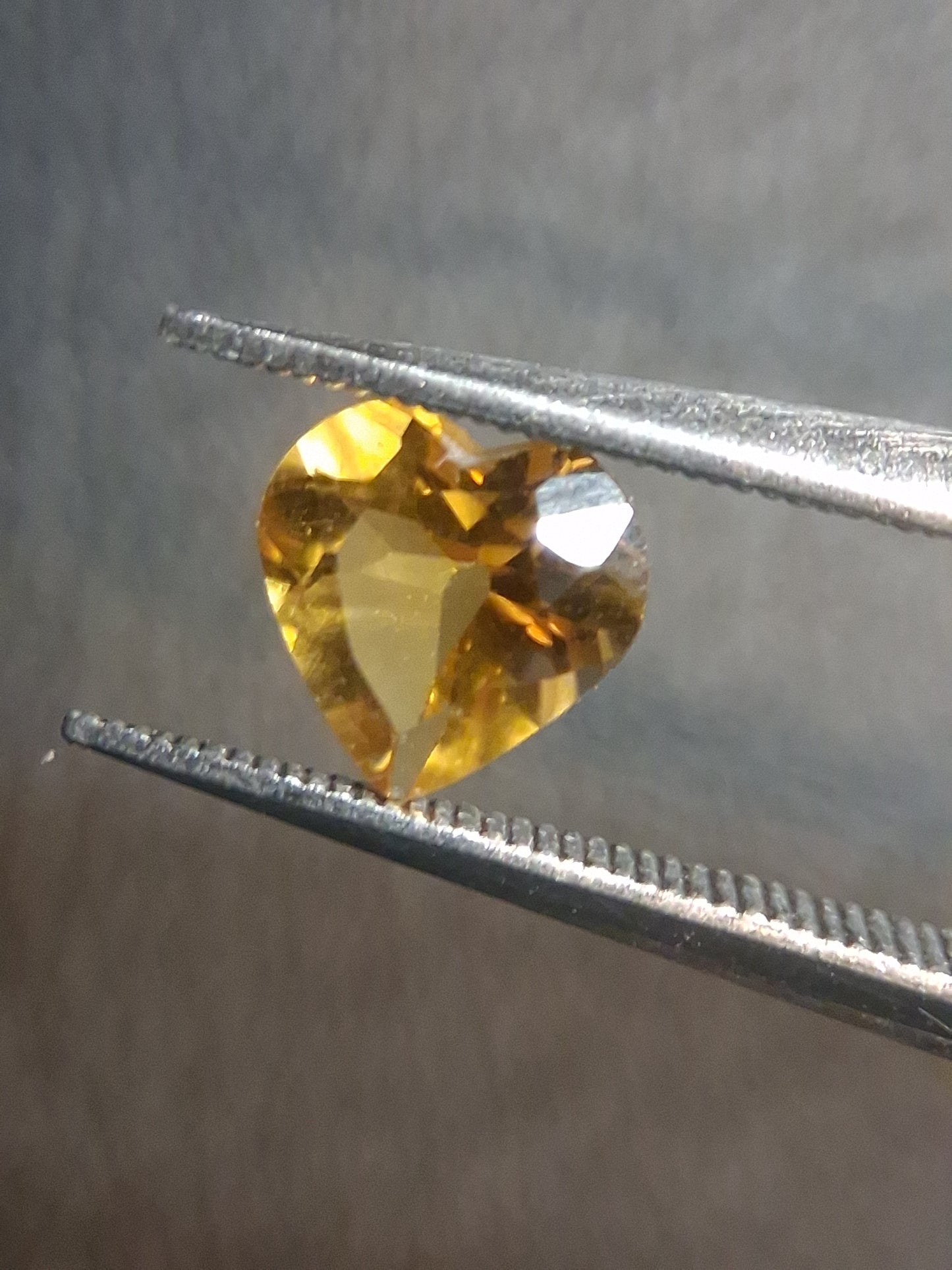 Natural Citrine Gemstone – Faceted Heart Cut 6x6 mm Yellow | Loose Citrine Stone 0.675 ct - Natural Gems Belgium