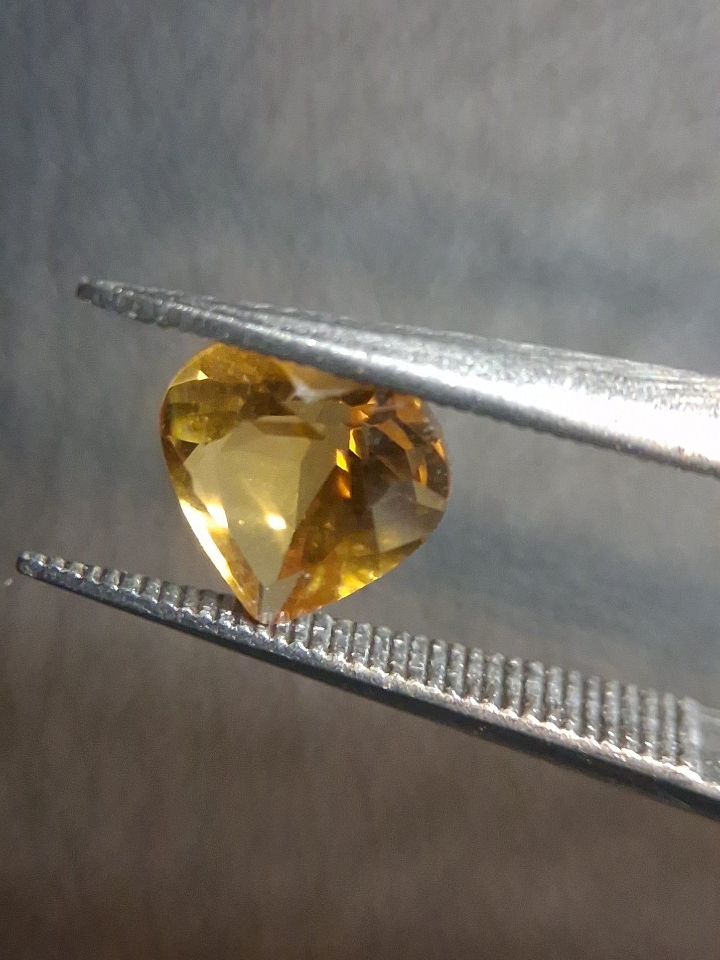 Natural Citrine Gemstone – Faceted Heart Cut 6x6 mm Yellow | Loose Citrine Stone 0.675 ct - Natural Gems Belgium