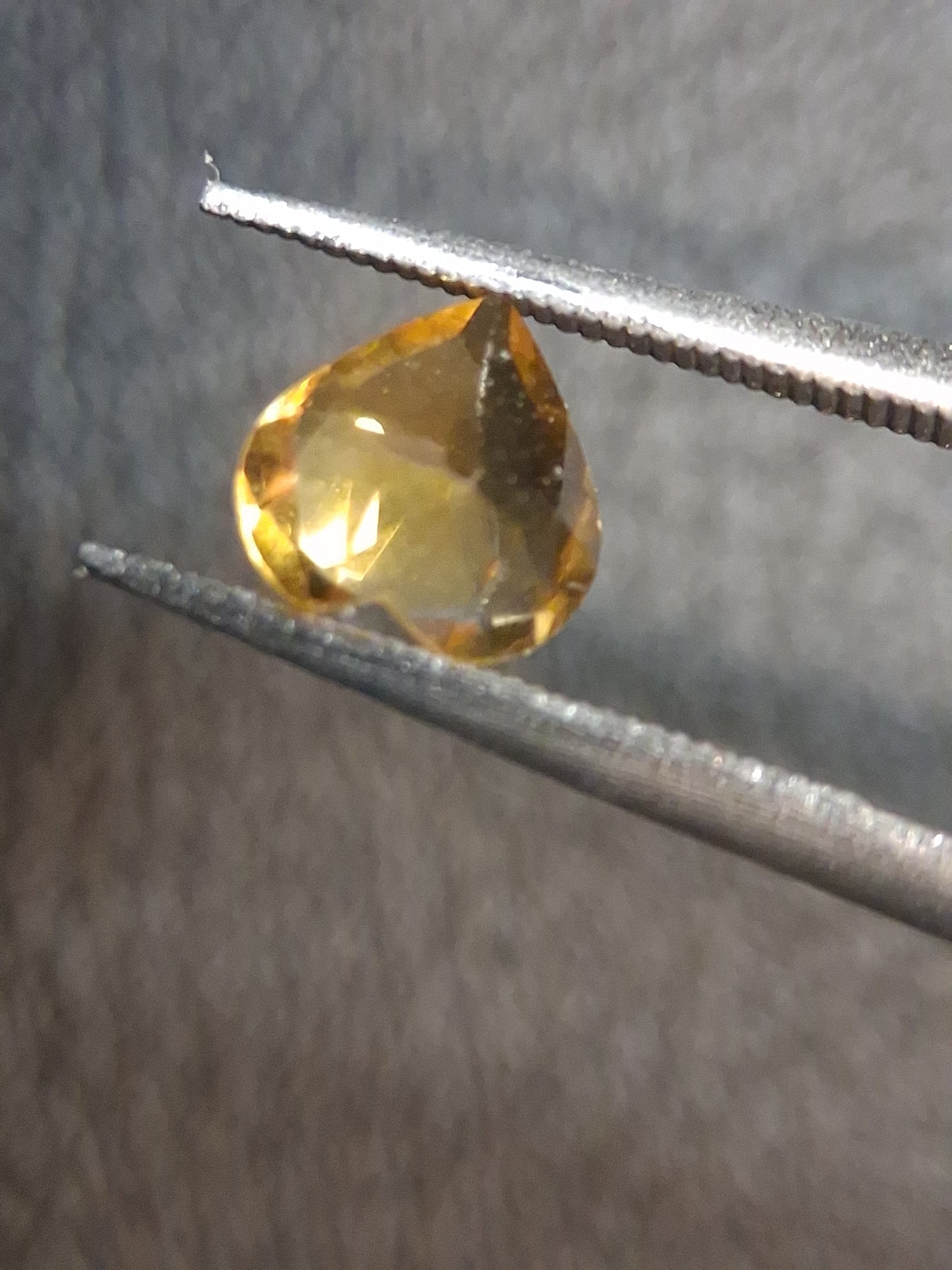 Natural Citrine Gemstone – Faceted Heart Cut 6x6 mm Yellow | Loose Citrine Stone 0.675 ct - Natural Gems Belgium