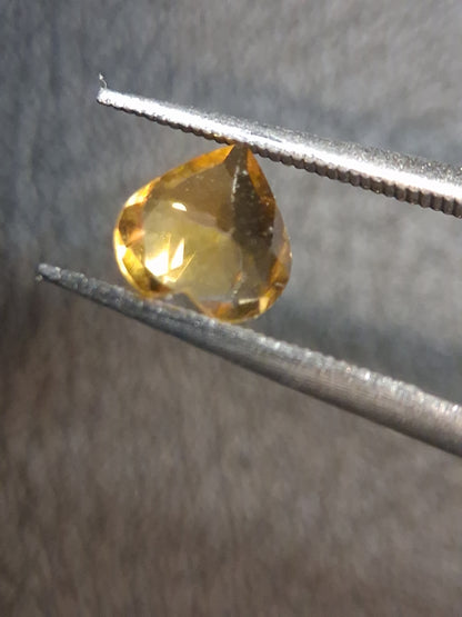 Natural Citrine Gemstone – Faceted Heart Cut 6x6 mm Yellow | Loose Citrine Stone 0.675 ct - Natural Gems Belgium