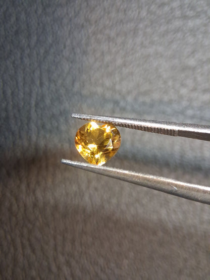 Natural Citrine Gemstone – Faceted Heart Cut 6x6 mm Yellow | Loose Citrine Stone 0.725 ct - Natural Gems Belgium
