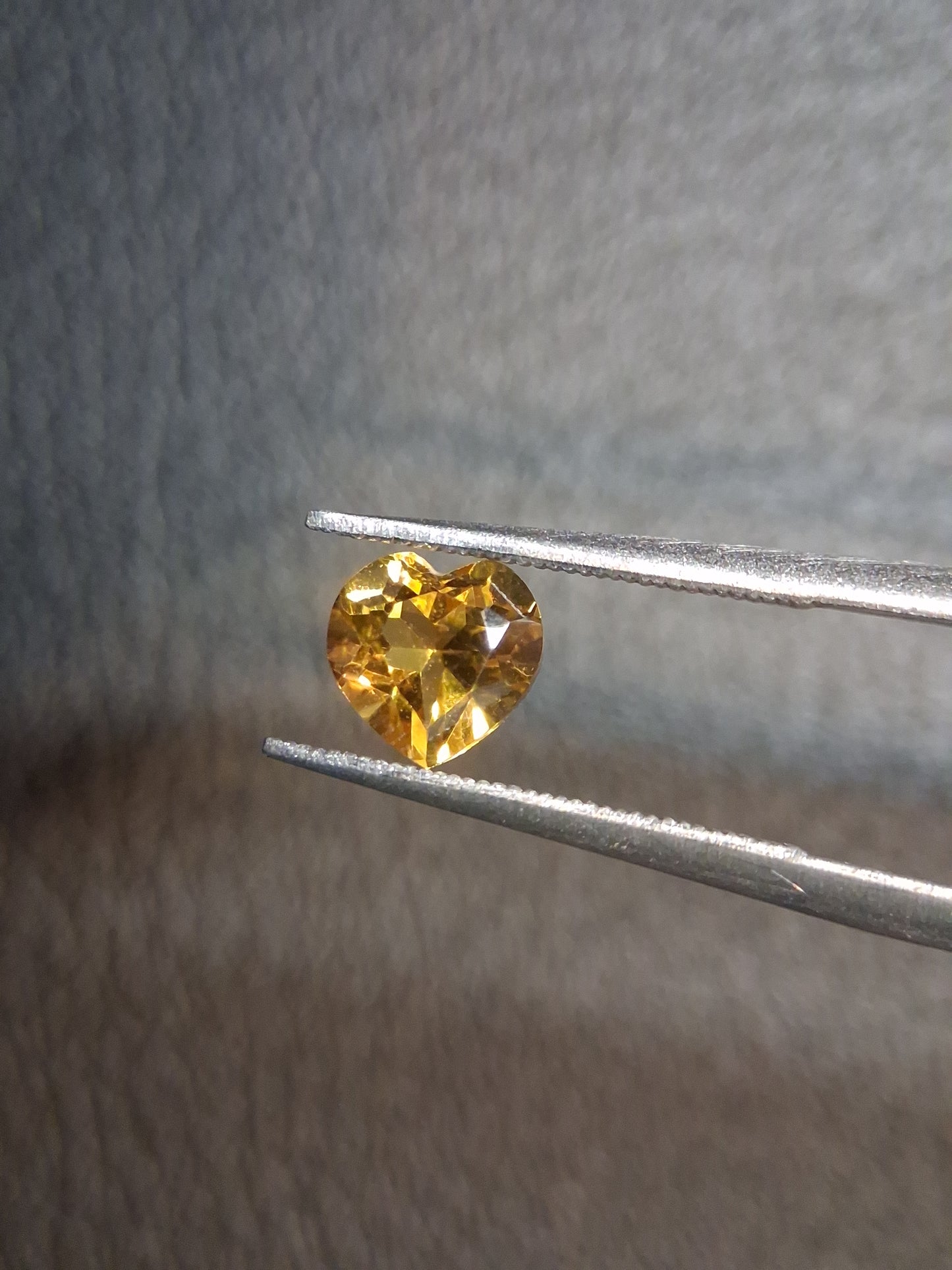 Natural Citrine Gemstone – Faceted Heart Cut 6x6 mm Yellow | Loose Citrine Stone 0.725 ct - Natural Gems Belgium