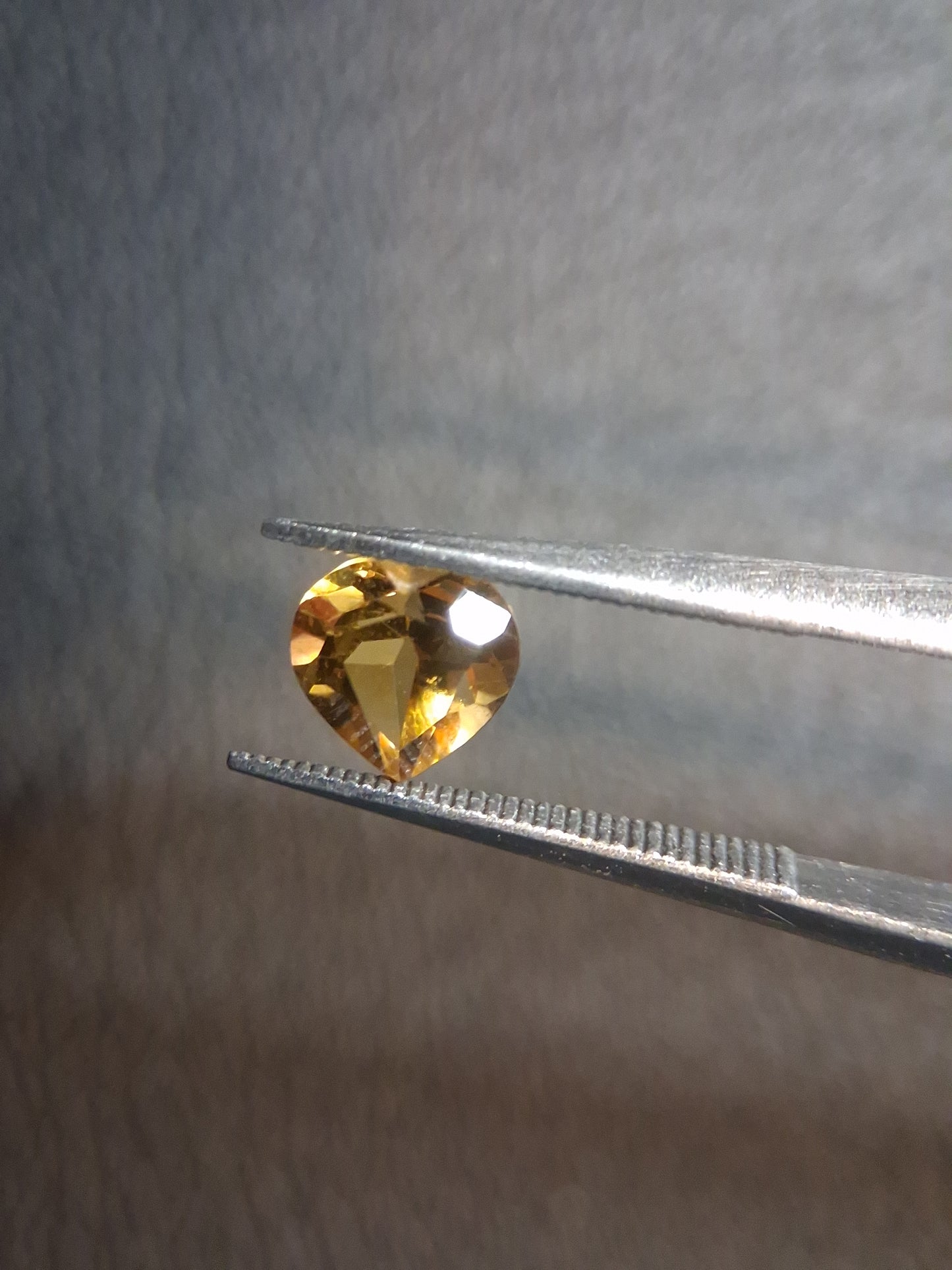 Natural Citrine Gemstone – Faceted Heart Cut 6x6 mm Yellow | Loose Citrine Stone 0.725 ct - Natural Gems Belgium