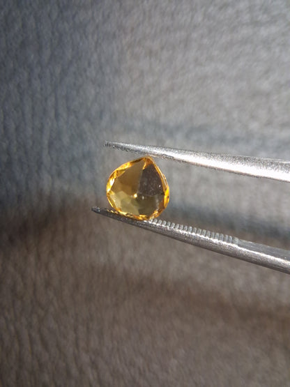 Natural Citrine Gemstone – Faceted Heart Cut 6x6 mm Yellow | Loose Citrine Stone 0.725 ct - Natural Gems Belgium