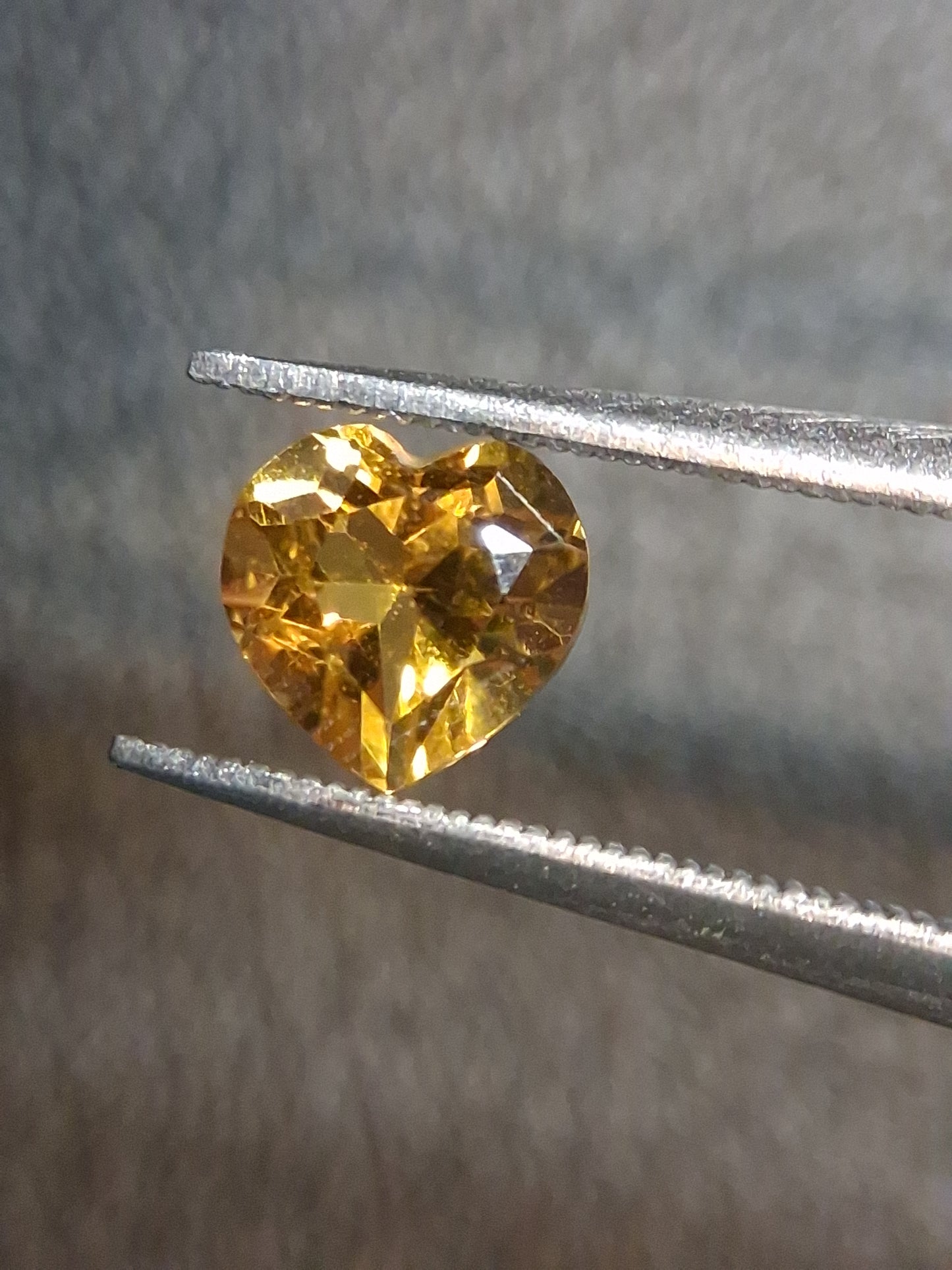 Natural Citrine Gemstone – Faceted Heart Cut 6x6 mm Yellow | Loose Citrine Stone 0.725 ct - Natural Gems Belgium