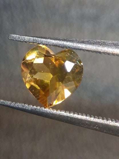 Natural Citrine Gemstone – Faceted Heart Cut 6x6 mm Yellow | Loose Citrine Stone 0.720 ct - Natural Gems Belgium