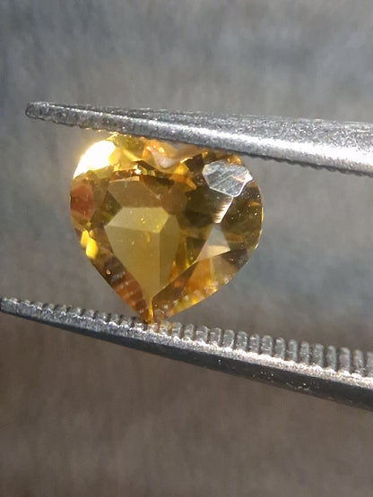 Natural Citrine Gemstone – Faceted Heart Cut 6x6 mm Yellow | Loose Citrine Stone 0.720 ct - Natural Gems Belgium