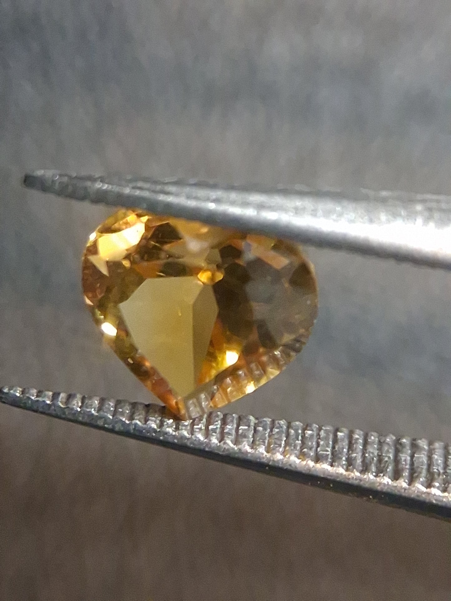 Natural Citrine Gemstone – Faceted Heart Cut 6x6 mm Yellow | Loose Citrine Stone 0.720 ct - Natural Gems Belgium