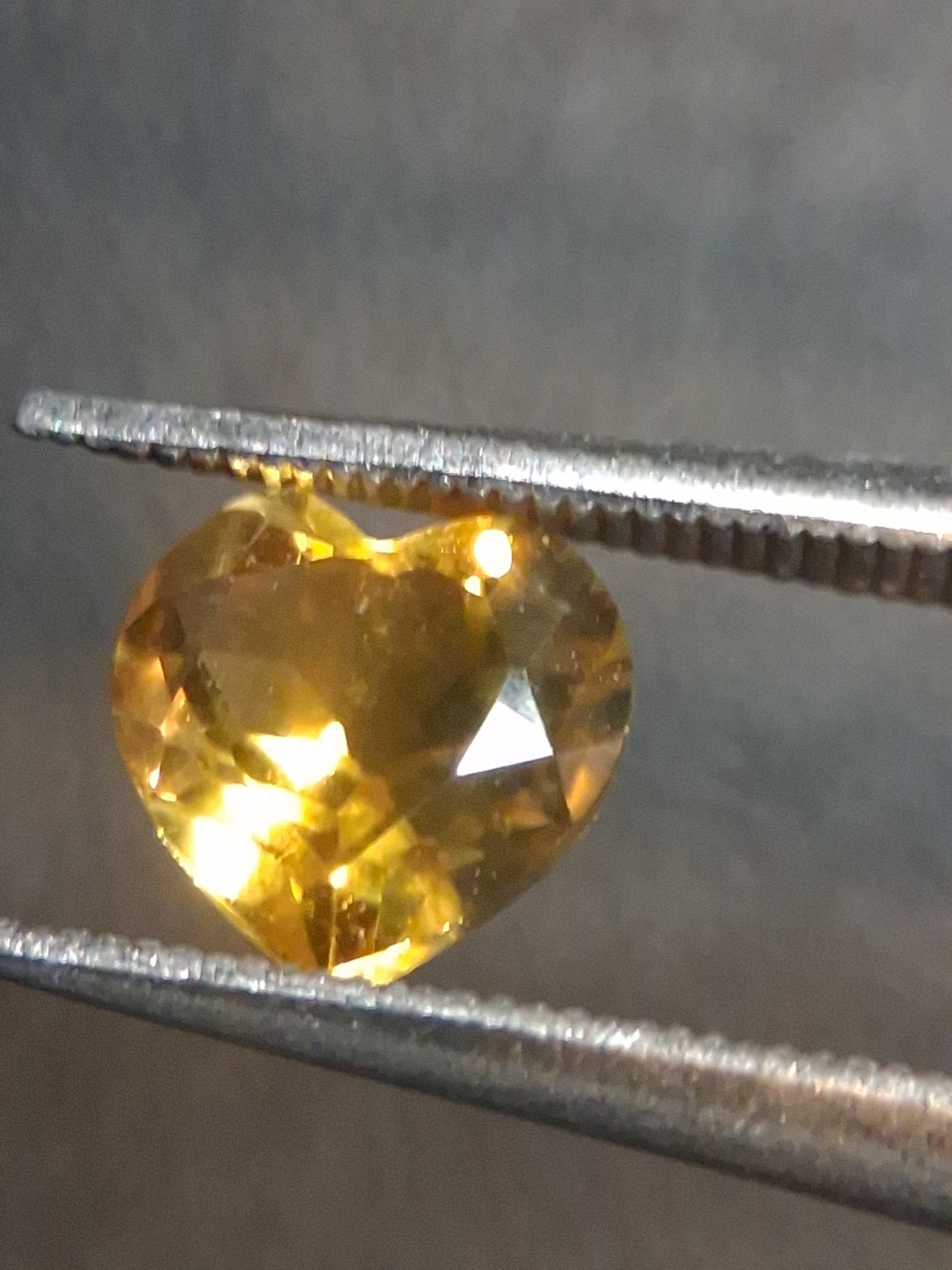 Natural Citrine Gemstone – Faceted Heart Cut 6x6 mm Yellow | Loose Citrine Stone 0.720 ct - Natural Gems Belgium