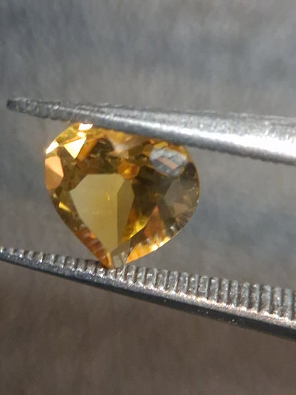 Natural Citrine Gemstone – Faceted Heart Cut 6x6 mm Yellow | Loose Citrine Stone 0.720 ct - Natural Gems Belgium