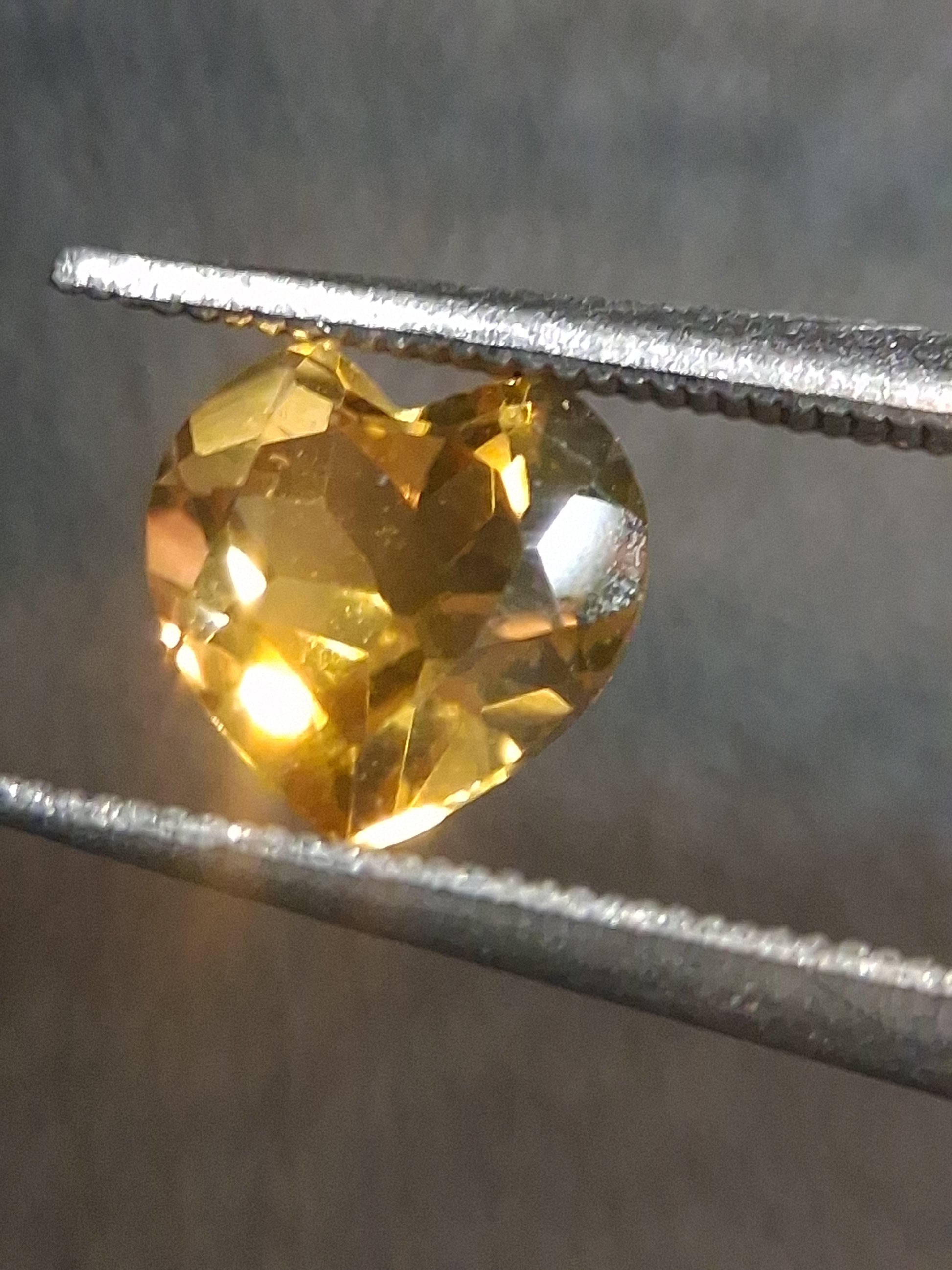 Natural Citrine Gemstone – Faceted Heart Cut 6x6 mm Yellow | Loose Citrine Stone 0.720 ct - Natural Gems Belgium