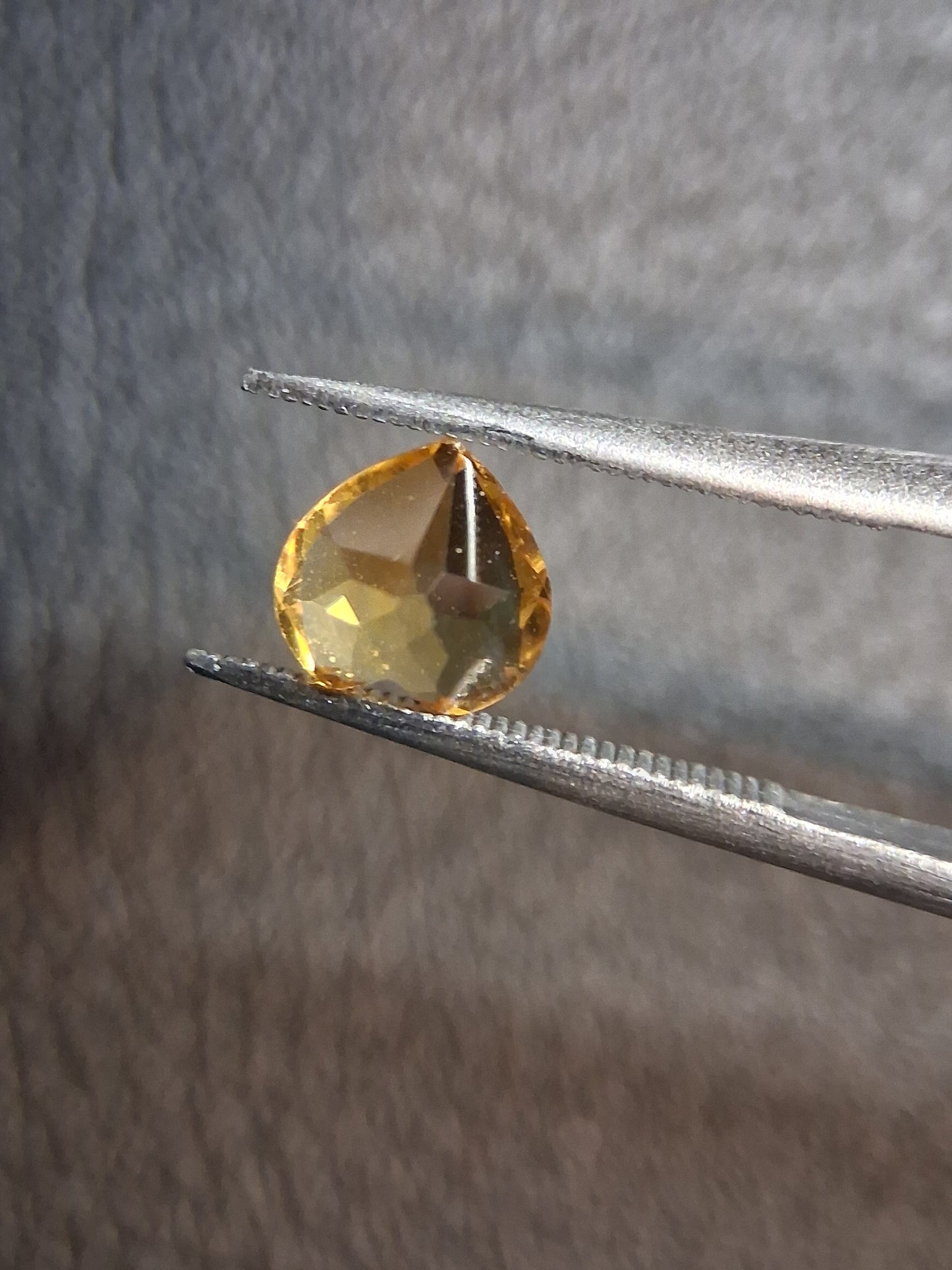 Natural Citrine Gemstone – Faceted Heart Cut 6x6 mm Yellow | Loose Citrine Stone 0.720 ct - Natural Gems Belgium