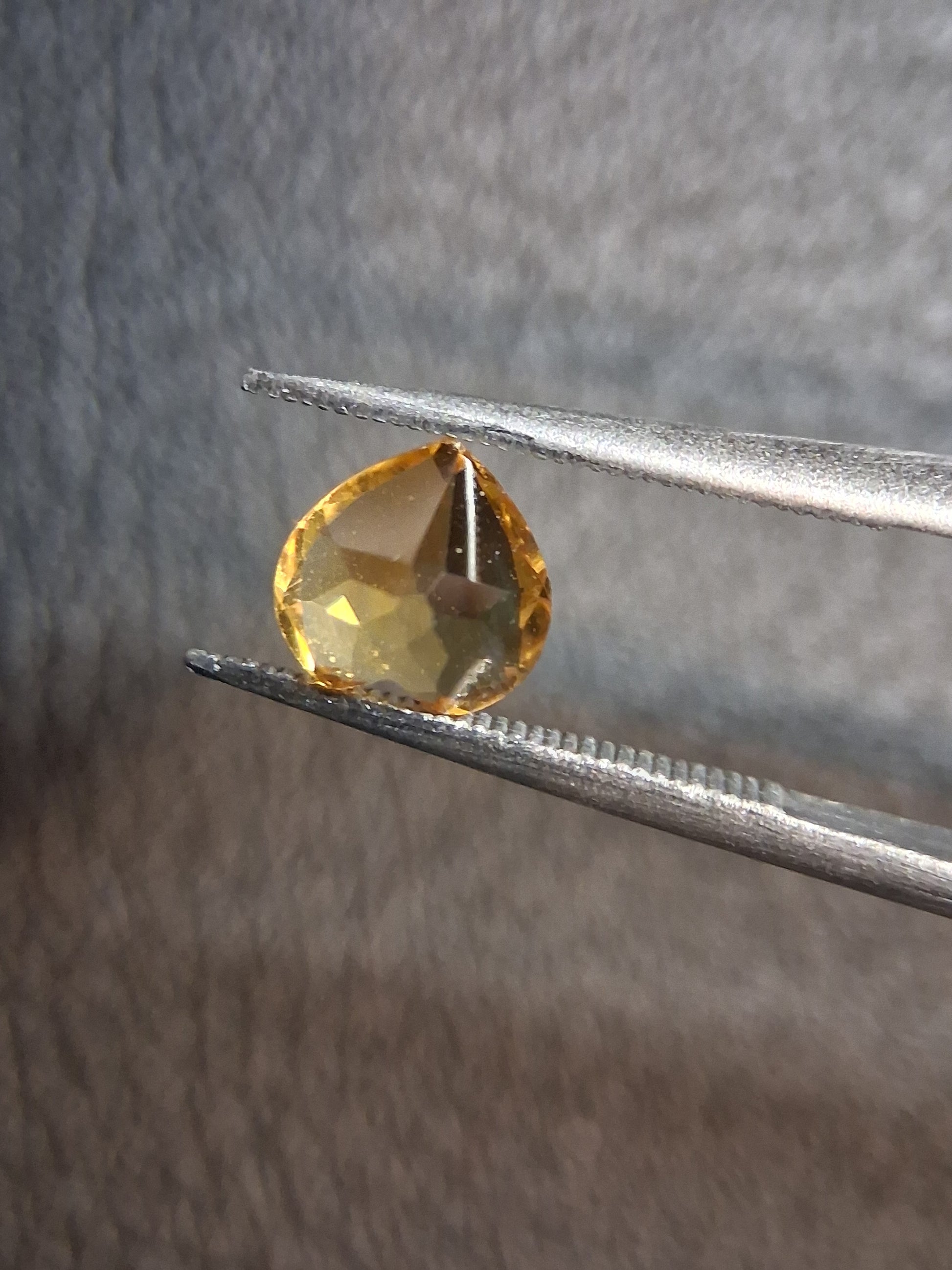 Natural Citrine Gemstone – Faceted Heart Cut 6x6 mm Yellow | Loose Citrine Stone 0.720 ct - Natural Gems Belgium