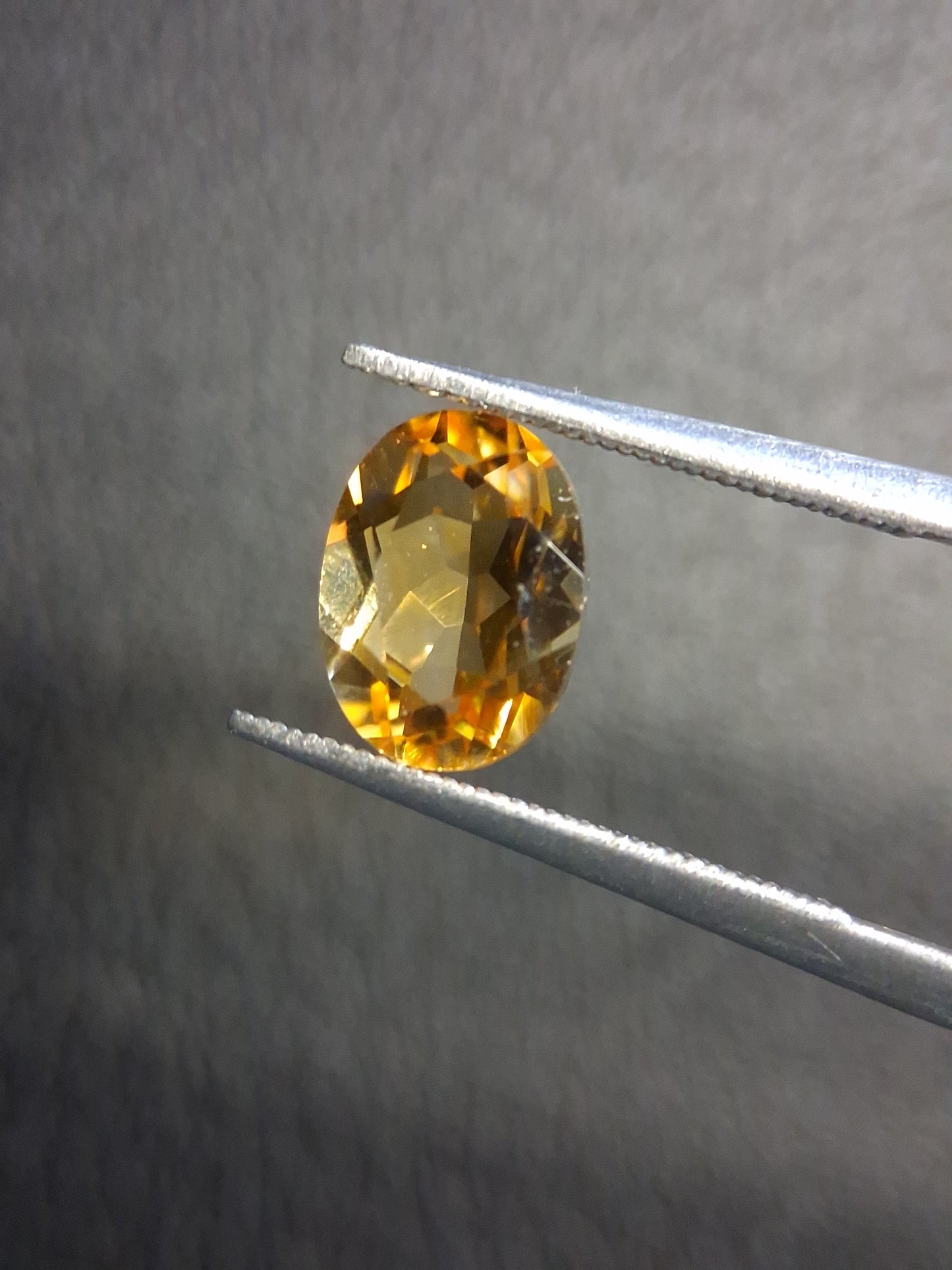Natural Citrine Gemstone – Faceted Oval Cut 6x8 mm Yellow | Loose Citrine Stone 1.300 ct - Natural Gems Belgium
