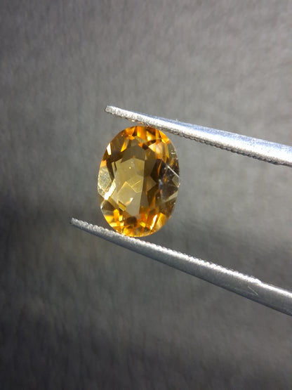 Natural Citrine Gemstone – Faceted Oval Cut 6x8 mm Yellow | Loose Citrine Stone 1.300 ct - Natural Gems Belgium