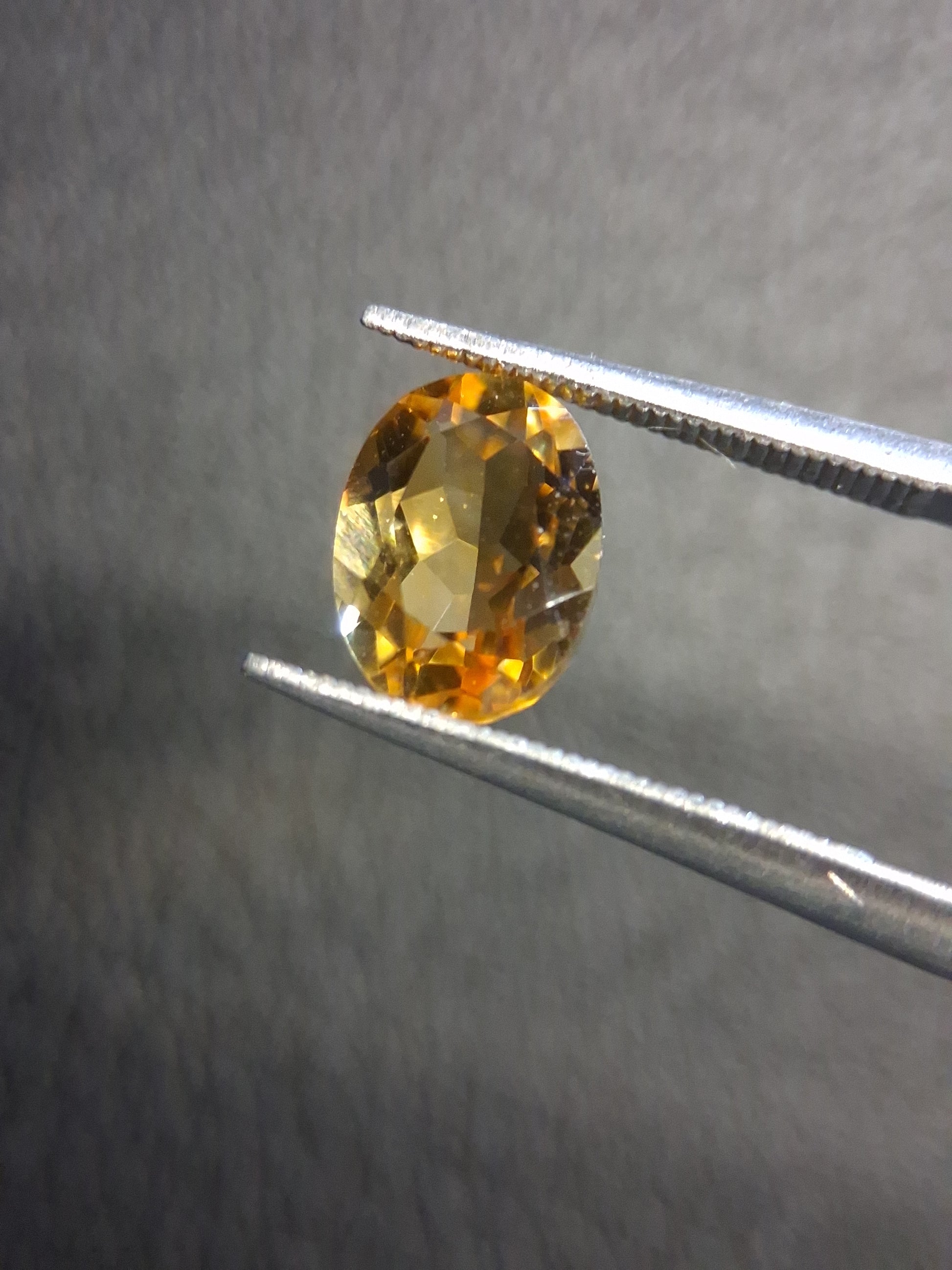 Natural Citrine Gemstone – Faceted Oval Cut 6x8 mm Yellow | Loose Citrine Stone 1.300 ct - Natural Gems Belgium